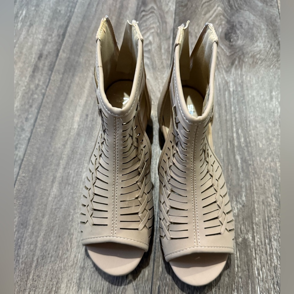 Youth size 2 sandals